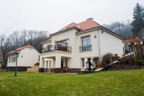 Völgy Villa - Accommodation - Zebegény