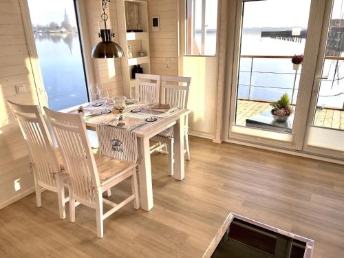 Hausboot Flying Dutchman mit Dachterrasse in Schleswig am Ostseefjord Schlei in Friedrichstrasse