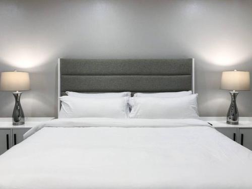 King bed in gated community, 1300 sqft home in Houston, USA