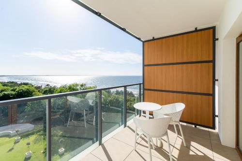 Aquamarina Prima Holiday Studios by the BEACH by Noclegi Renters