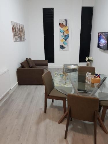 Kingdom apartments in วูล์ฟแฮมตัน