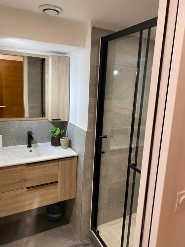 2-Bedroom Chamonix Apartment - Mont Blanc Views, Near Flagere Ski Lift 5