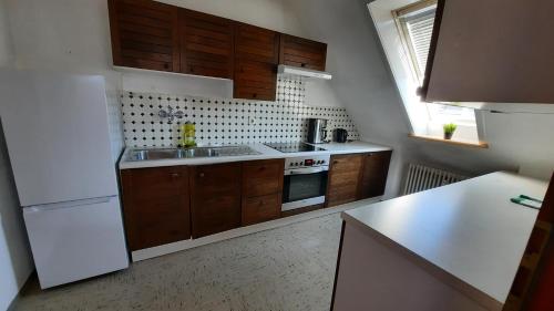 2 bedrooms, 5 beds