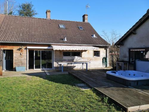 Gîte La Ferté-Saint-Aubin, 5 pièces, 7 personnes - FR-1-590-397