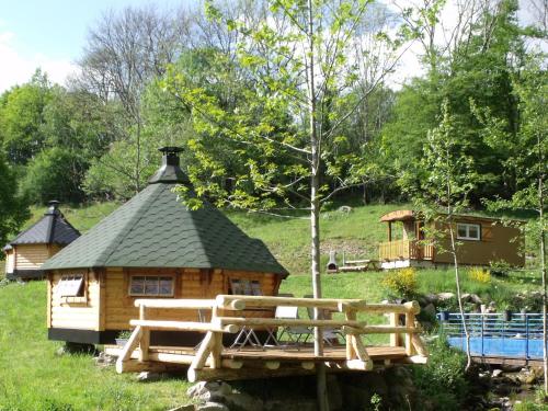 Escapade Romantique: Cabane avec Terrasse Panoramique, Poêle à Bois et Éclairage Multicolore - FR-1-589-441 gîte à louer Ferdrupt