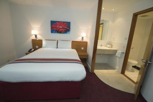 Ramada Cambridge - image 9