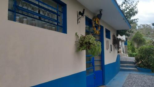 Kitnet em meio à mata Atlântica