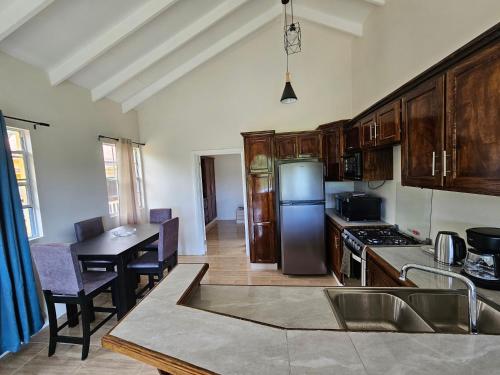 מטבח, Royal Escape - 2 in Anse La Raye