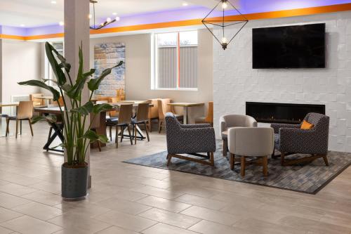 La Quinta Inn & Suites by Wyndham Williston Burlington