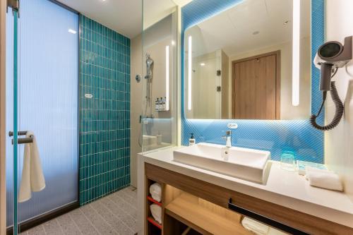 Standard Room image 4