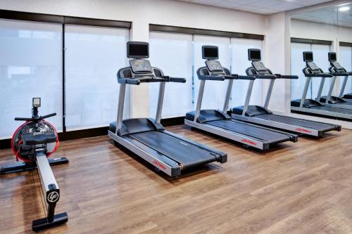 Holiday Inn Express Hotel & Suites - Belleville Area an IHG Hotel - image 2