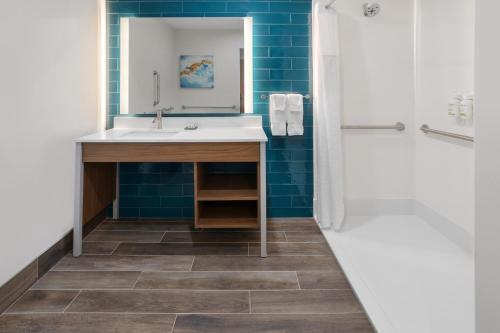 La Quinta Inn & Suites by Wyndham Williston/Burlington - image 11