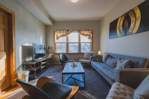 Cityscape Retreat 3BR Haven with Free Parking in Chicago, USA