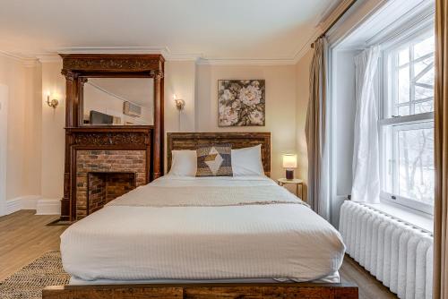 Double Room with Two Queen Beds image 10