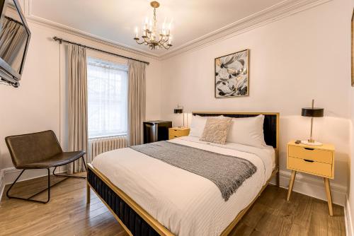 Queen Room image 7