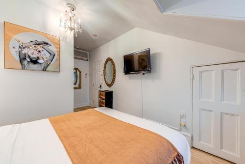 Queen Room image 3