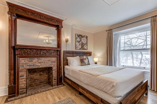 Double Room with Two Queen Beds image 1