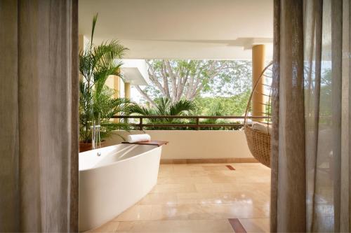 Fürdőszoba, The Westin Reserva Conchal, an All-Inclusive Golf Resort & Spa in Playa Conchal