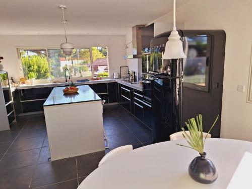 Villa_palms_mimizan_plage jolie villa 12 personnes, piscine chauffée et plage à pied Villa_palms_mimizan_plage jolie villa 12 personnes, piscine chauffée et plage à pied