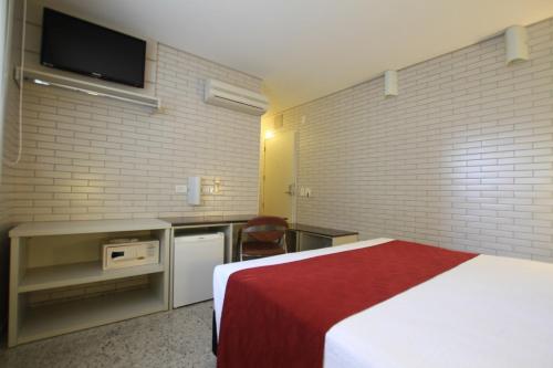 Hotel Confiance Batel Confiance Batel is a popular choice amongst travelers in Curitiba, whether exploring or just passing through. The hotel offers a wide range of amenities and perks to ensure you have a great time. Take