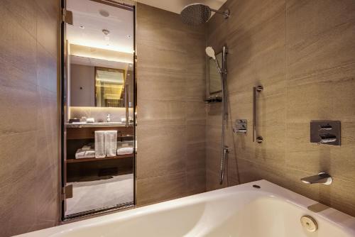 room detail thumbnail 2