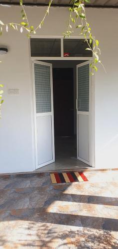 Standard Double Room image 6