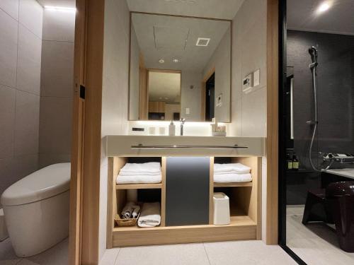 Standard Double or Twin Room image 4