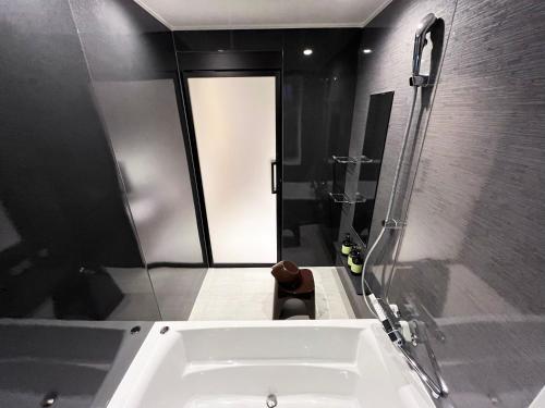 Standard Double or Twin Room image 2