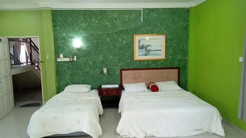 B&B Batu Karang - D' Bunga Hotel Bukit Bunga Bilik Family Deluxe - Bed and Breakfast Batu Karang