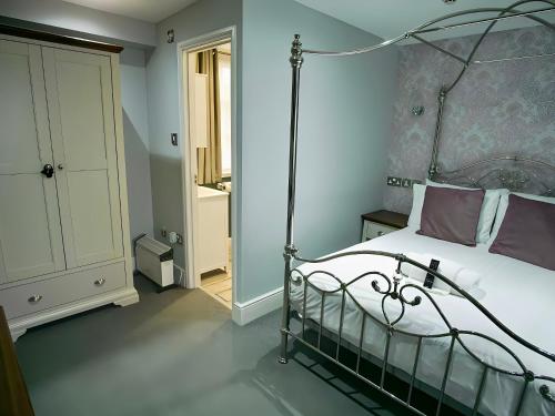 Double Room image 4