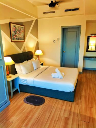 Elements service suite@ Times Square - image 2