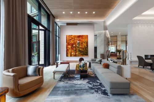 ล็อบบี้, The Crescent Hotel, Fort Worth near พิพิธภัณฑ์เกวียนโบราณอมอน