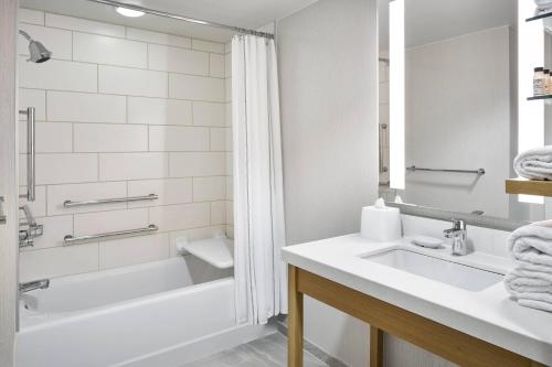 Delta Hotels by Marriott Norfolk Airport - image 11