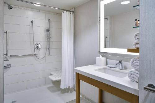 Delta Hotels by Marriott Norfolk Airport - image 12