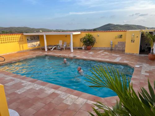 陽台/露台, Traumhaus am Hang mit privatem Pool in 巴貝爾