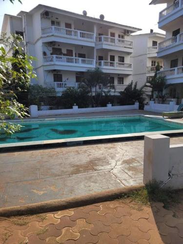 Comfortable 1BHK Resort Aptmt with Pool at Candolim for 4 ppl