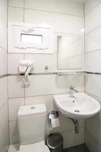 Family Hotel Flora - image 5