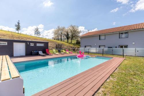 Maison Piscine Zénith d'auvergne Clermont Sud - Location saisonnière - La Roche-Blanche