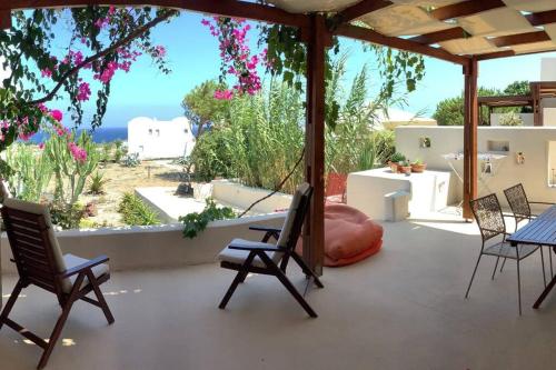 Erkély/terasz, Cactus hideaway with sea views in Panagia Kalou