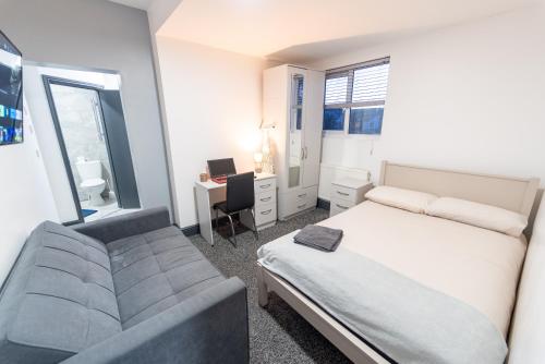 76 Bournbrook road Equipped studios near QE in King's Heath