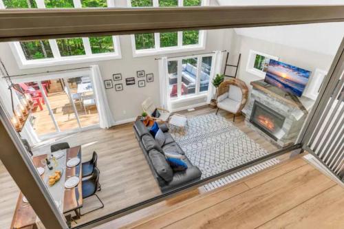 Lux Summer Getaway with Hot Tub, Sauna, EV charger in ฮาลิเบอร์ตัน (ON)