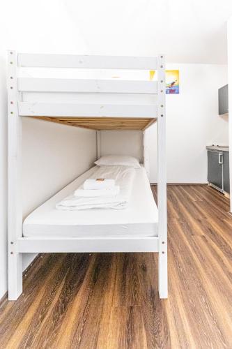 CENTRAL & AFFORDABLE by JR City Apartments 3