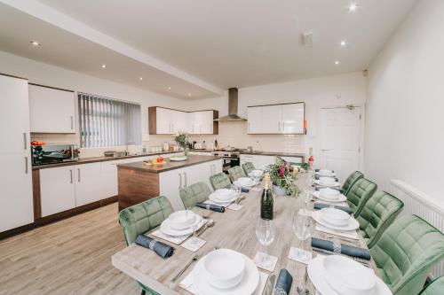 Stunning spacious, Family, Contractor Fast WiFi, Sky TV, close to City Centre – khách sạn tại Smethwick