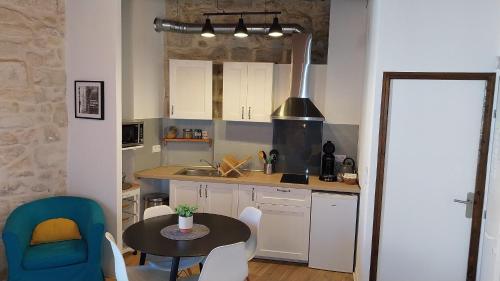 Logement 3 Apparts Centre historique St Gilles MaisoncarreeConciergerie