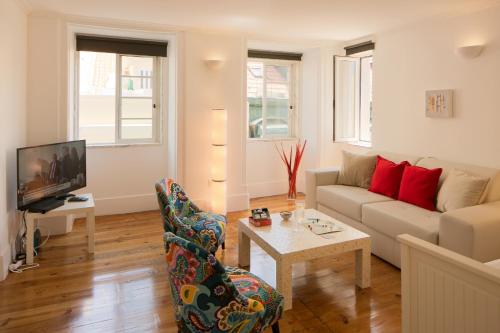 Bright and Spacious Apartment in historic Lisbon neighborhood - TTL269 - image 7