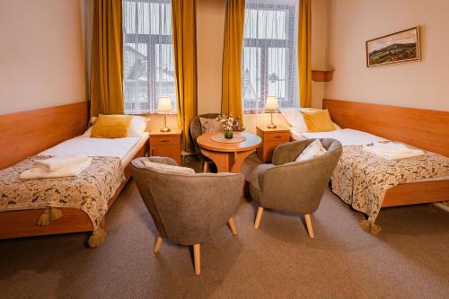 3 twin beds