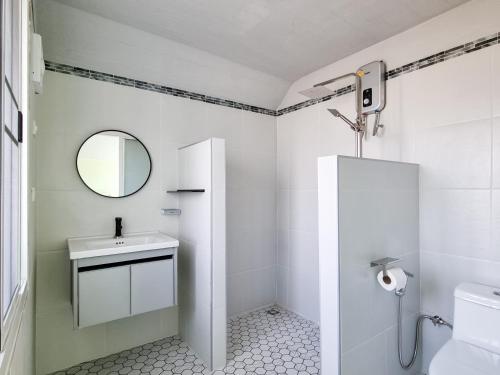 Tina's Living Paradise II - Guesthouses with private pool, 5 min to beach Tina's Living Paradise II - Guesthouses with private pool, 5 min to beach