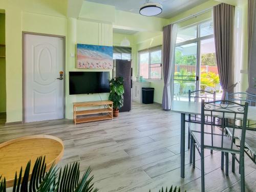 Tina's Living Paradise II - Guesthouses with private pool, 5 min to beach Tina's Living Paradise II - Guesthouses with private pool, 5 min to beach