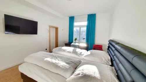 Helles Zimmer mit Kingsize-Bett in Mannheim, Deutschland