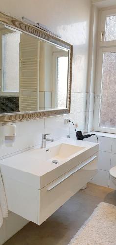 Helles Zimmer mit Kingsize-Bett, Mannheim (fotografie 7)